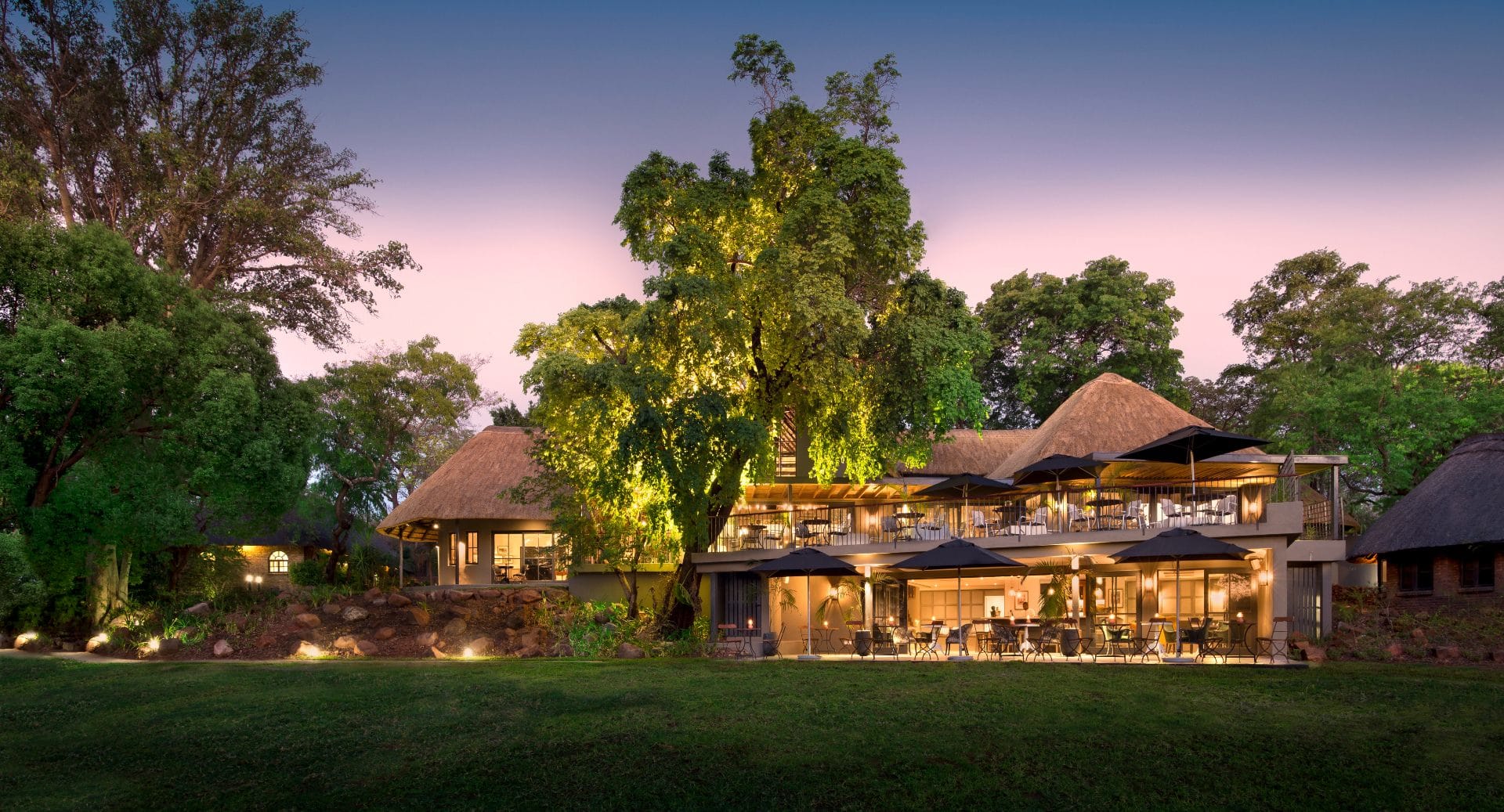 7anantarastanley--livingstonevictoria-fallshotelhotel-view1920x1037